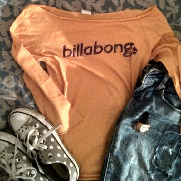 Off the shoulder billabong shirt - Picture 2 of 3