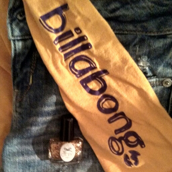 Off the shoulder billabong shirt - Picture 3 of 3