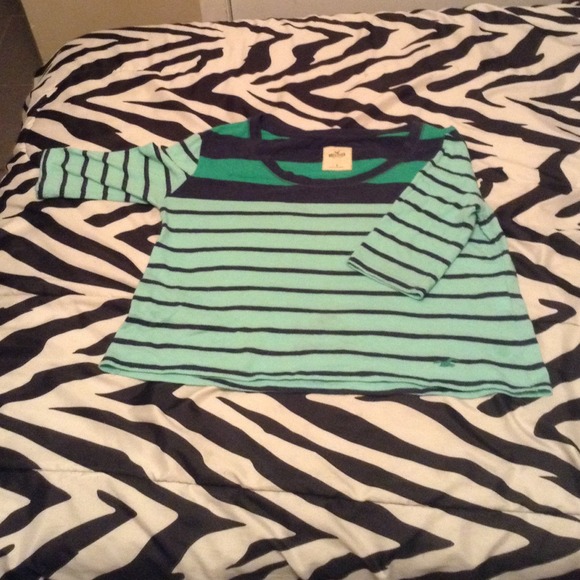 A hollister shirt - Picture 1 of 4