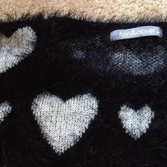 SOLD!HP🎉Cute! 💘Fuzzy heart sweat - Picture 2 of 4