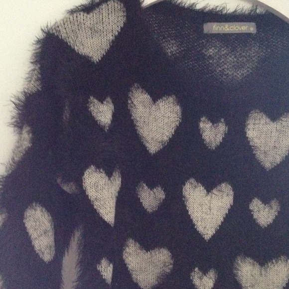 SOLD!HP🎉Cute! 💘Fuzzy heart sweat - Picture 3 of 4