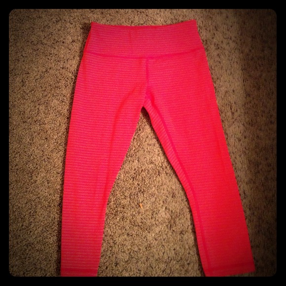 ❌Sold❌Lululemon size 6 wunder under crops