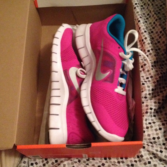 Nike Frees ! (NO RESERVES 😡)