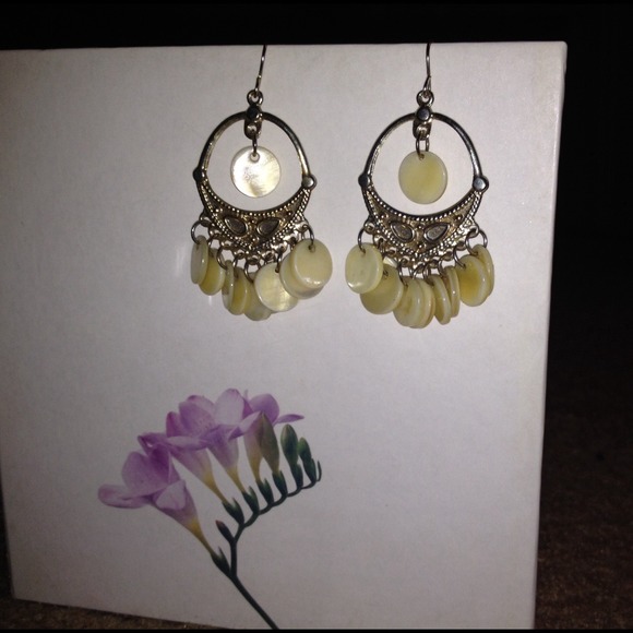 Beautiful Gold Tone Chandelier Earrings - Picture 2 of 2
