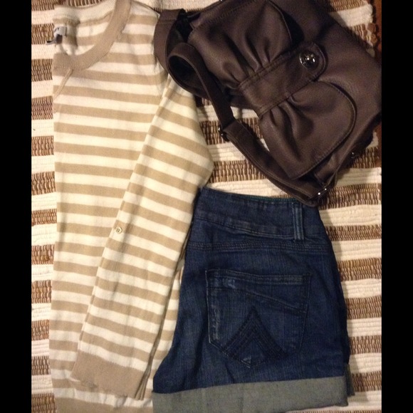 Striped Light Top - Picture 2 of 3