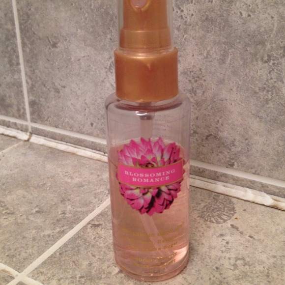 Blossoming romance body fragrance