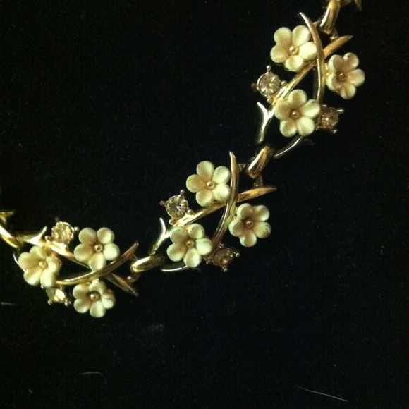 Vintage necklace with flower details - Picture 2 of 2