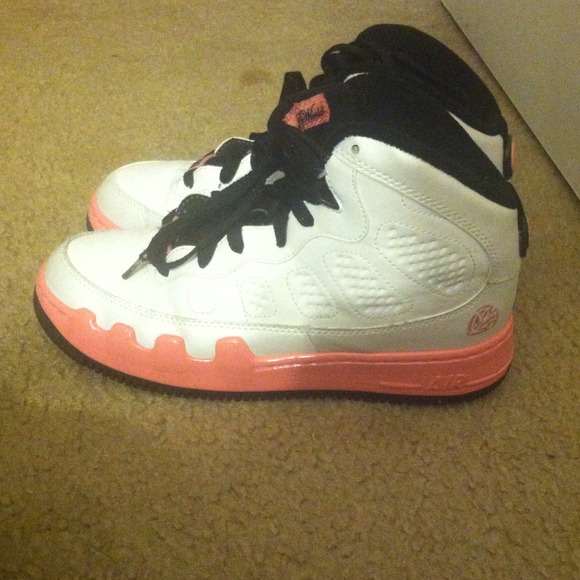 Air jordans pink/black/white - Picture 2 of 4