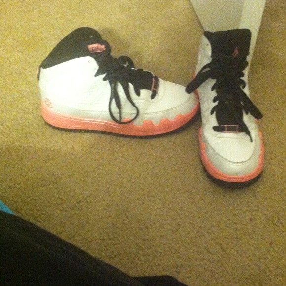 Air jordans pink/black/white - Picture 4 of 4