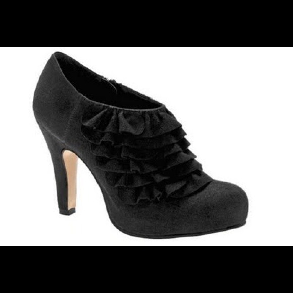 black ruffle booties/pumps
