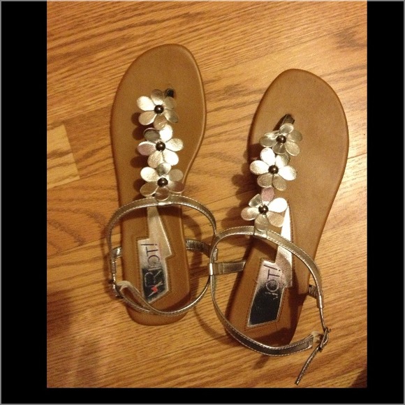 Strappy Gladiator Sandals with Silver Flowers