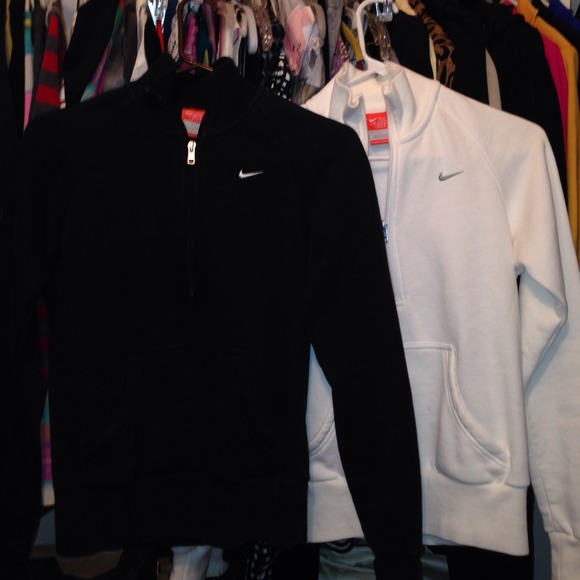 Bundle of two Nike Pullover Black & White