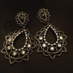 Gorgeous bling earrings, metal but not too heavy!