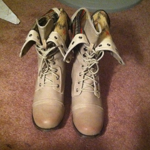 Combat boots