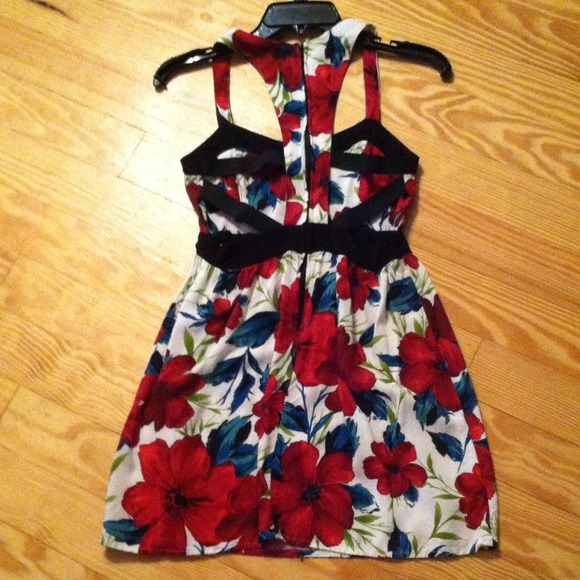 Sold in bundle!! - Picture 2 of 4