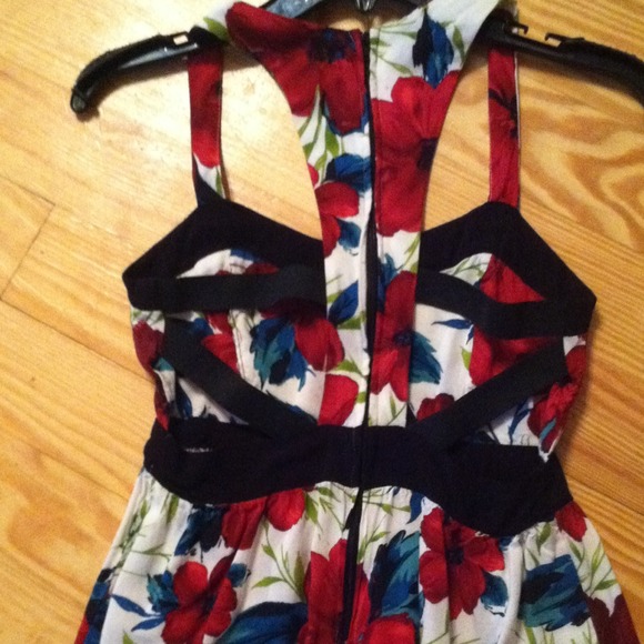 Sold in bundle!! - Picture 3 of 4