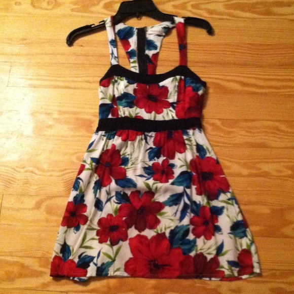 Sold in bundle!! - Picture 4 of 4