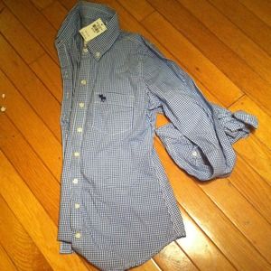 Girl's shirt .. Small blue stripe