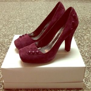 Beautiful BCBG vintage pumps.  Worn once