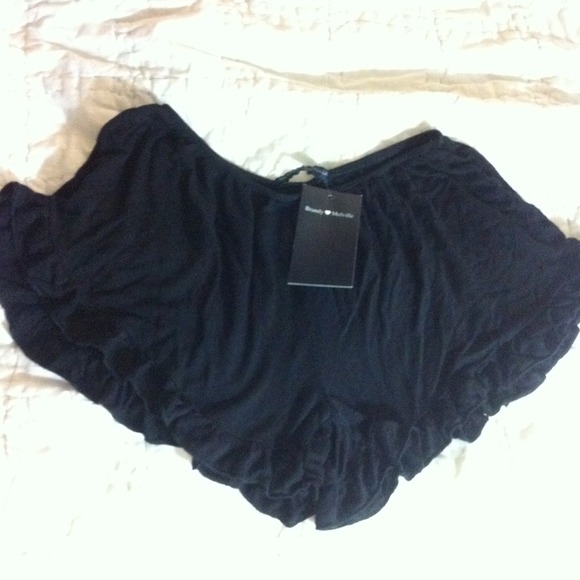 SOLD⛄️ Brandy melville vodi shorts
