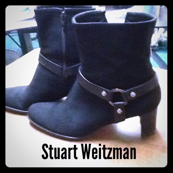 *Black boots*