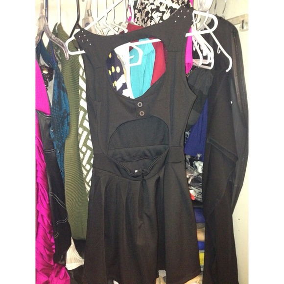 *Brand new with tags*Pleated Skater Dress Fits 0-2 - Picture 3 of 4