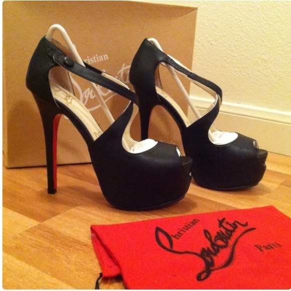 🚫SOLD Black Crisscross Louboutins