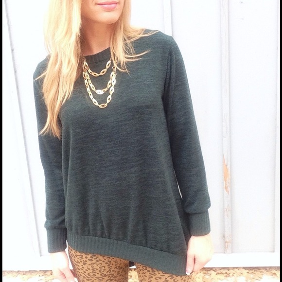 ๐ซbundled๐ซCozy asymmetrical green sweater - Picture 2 of 2