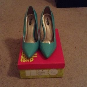 Teal pointy toe heels