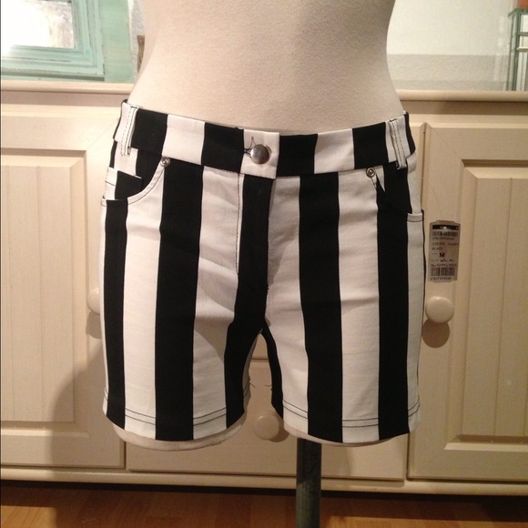OUTFIT BUNDLE!! - Picture 3 of 4