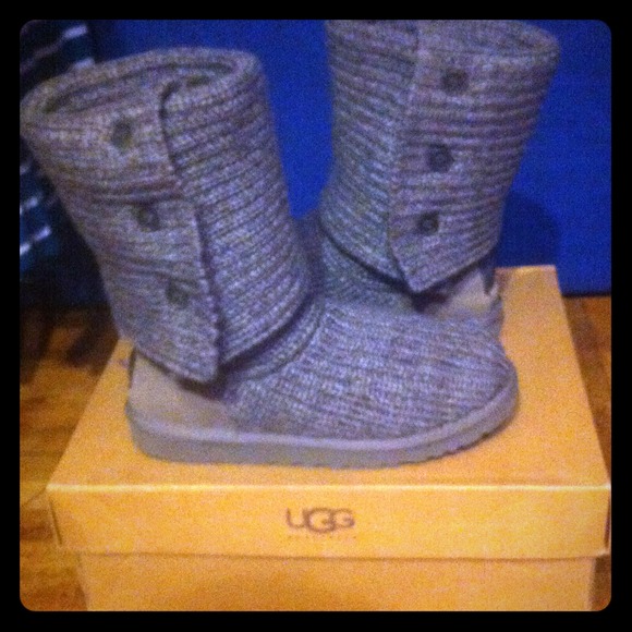 Grey knitted UGGS!