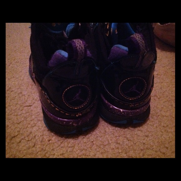 Purple jordans - Picture 1 of 3