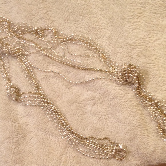 🔴SOLD🔴Knot necklace. Silver and gold