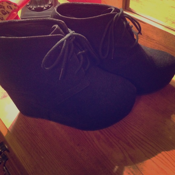 🚫RESERVED FOR BRANDI🚫Wedge Platform Ankle Bootie