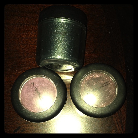 Trio of MAC shadows - Picture 1 of 1