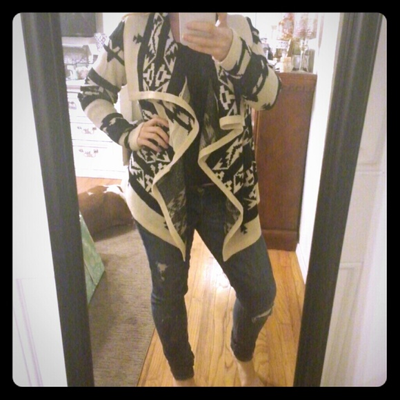 SOLD Black and Cream Aztec tribal print sweater