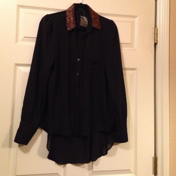 🎁Hold🎁 for @poodlelady--Blouse and black Bag