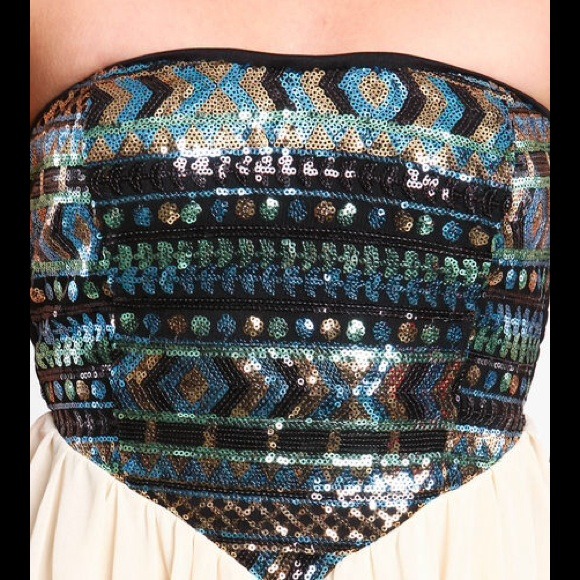 Tribal Print Party Dress - Picture 3 of 4