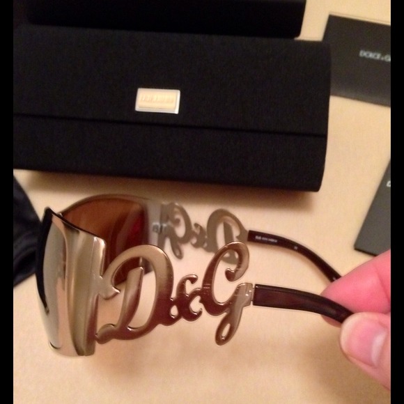 ❌SOLD❌Dolce Gabbana Metal Shield Logo Sunglasses - Picture 2 of 5