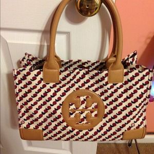 Tory Burch Tote WRISTLET INCLUDED ON RESERVE