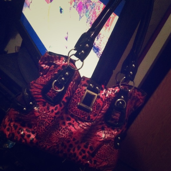 Super cute purse!