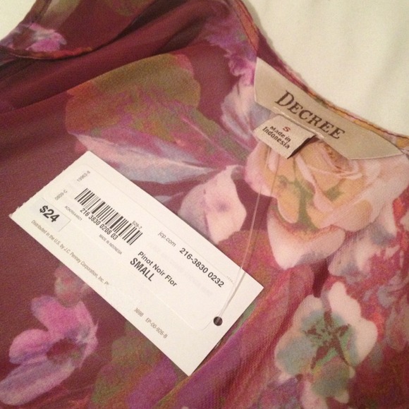 🚫SOLD🚫Floral Burgundy Top - Picture 4 of 4