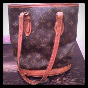 *Authentic* Louis Vuitton Bucket Purse!