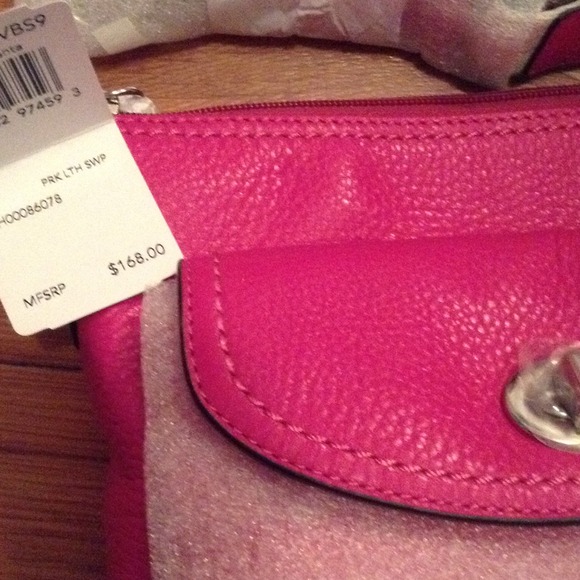 Authentic Pink COACH Crossbody🎀 HOST PICK🎉4/19 - Picture 3 of 3