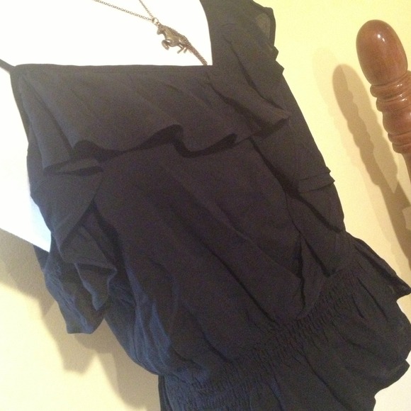 🚫SOLD🚫Black Ruffle Top - Picture 2 of 4