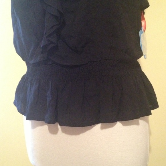🚫SOLD🚫Black Ruffle Top - Picture 3 of 4