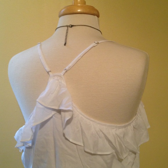🚫SOLD🚫White Ruffle Top - Picture 2 of 4