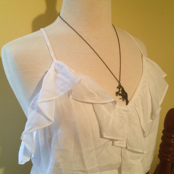 🚫SOLD🚫White Ruffle Top - Picture 3 of 4