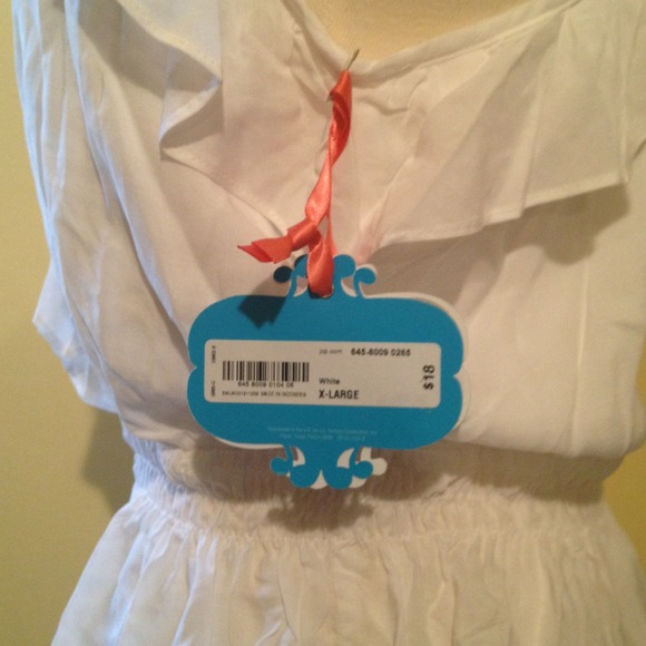 🚫SOLD🚫White Ruffle Top - Picture 4 of 4