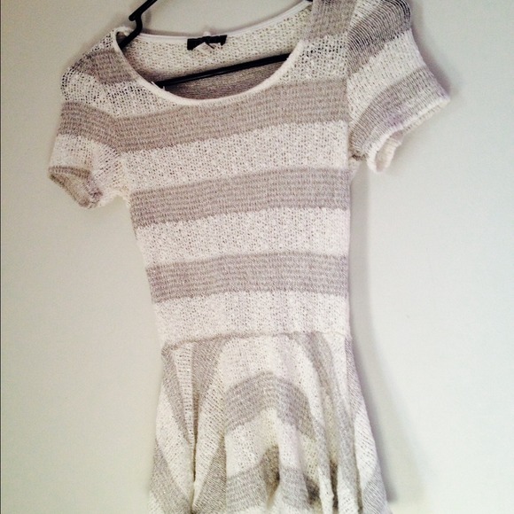 ••TRADED••Knitted grey and white shirt